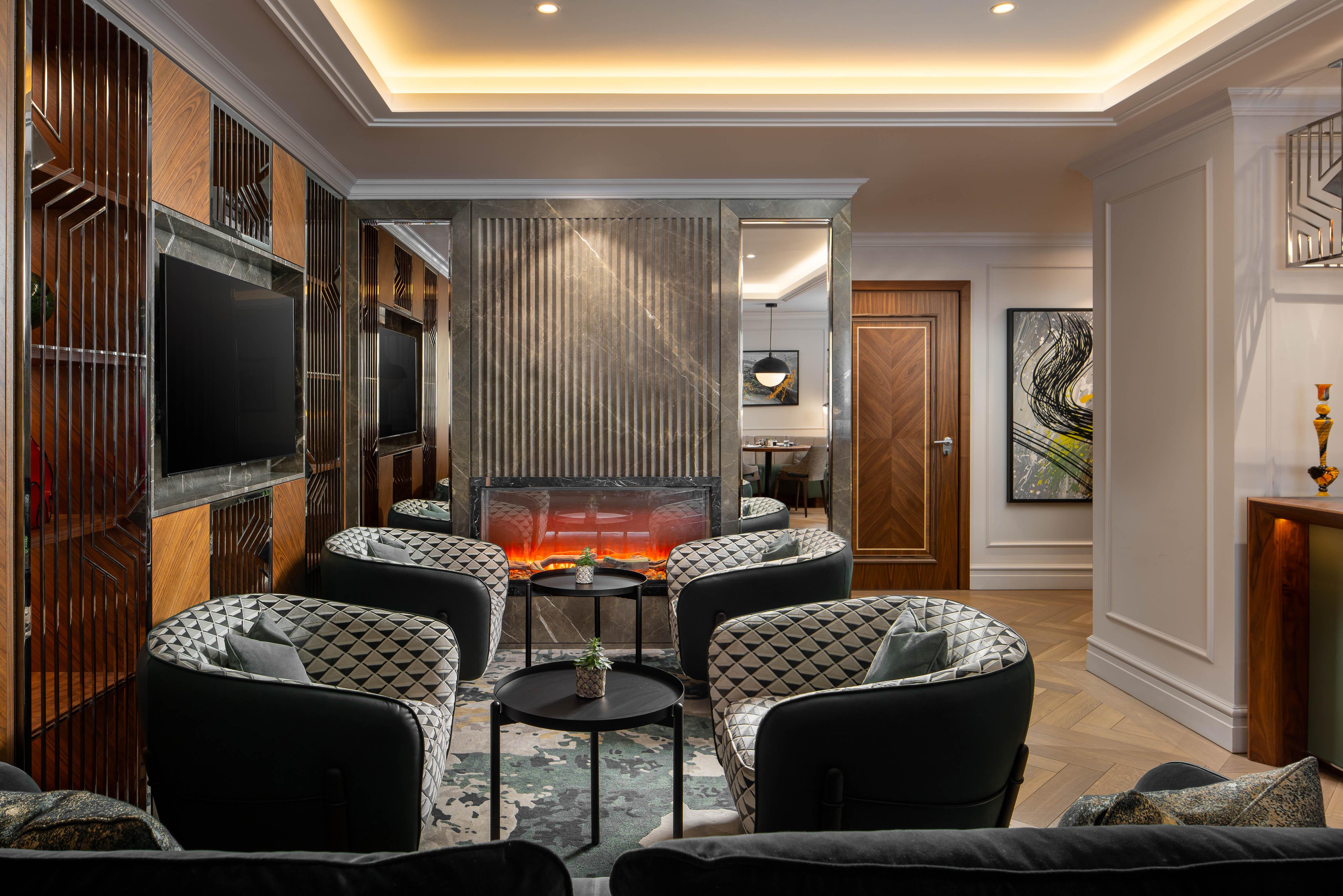 Intercontinental Athenee Palace Bucharest, An Ihg Hotel Exterior foto The living room of a three-bedroom apartment